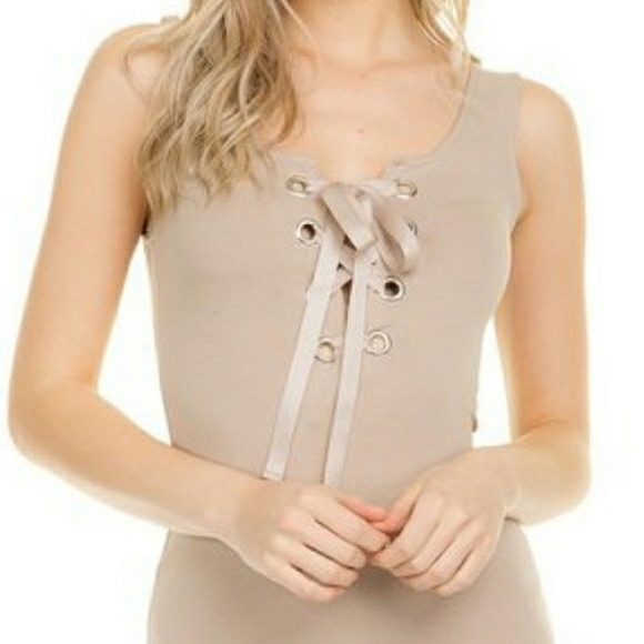 🆕🌿LACE UP BODYCON DRESS🌿 - Picture 2 of 5